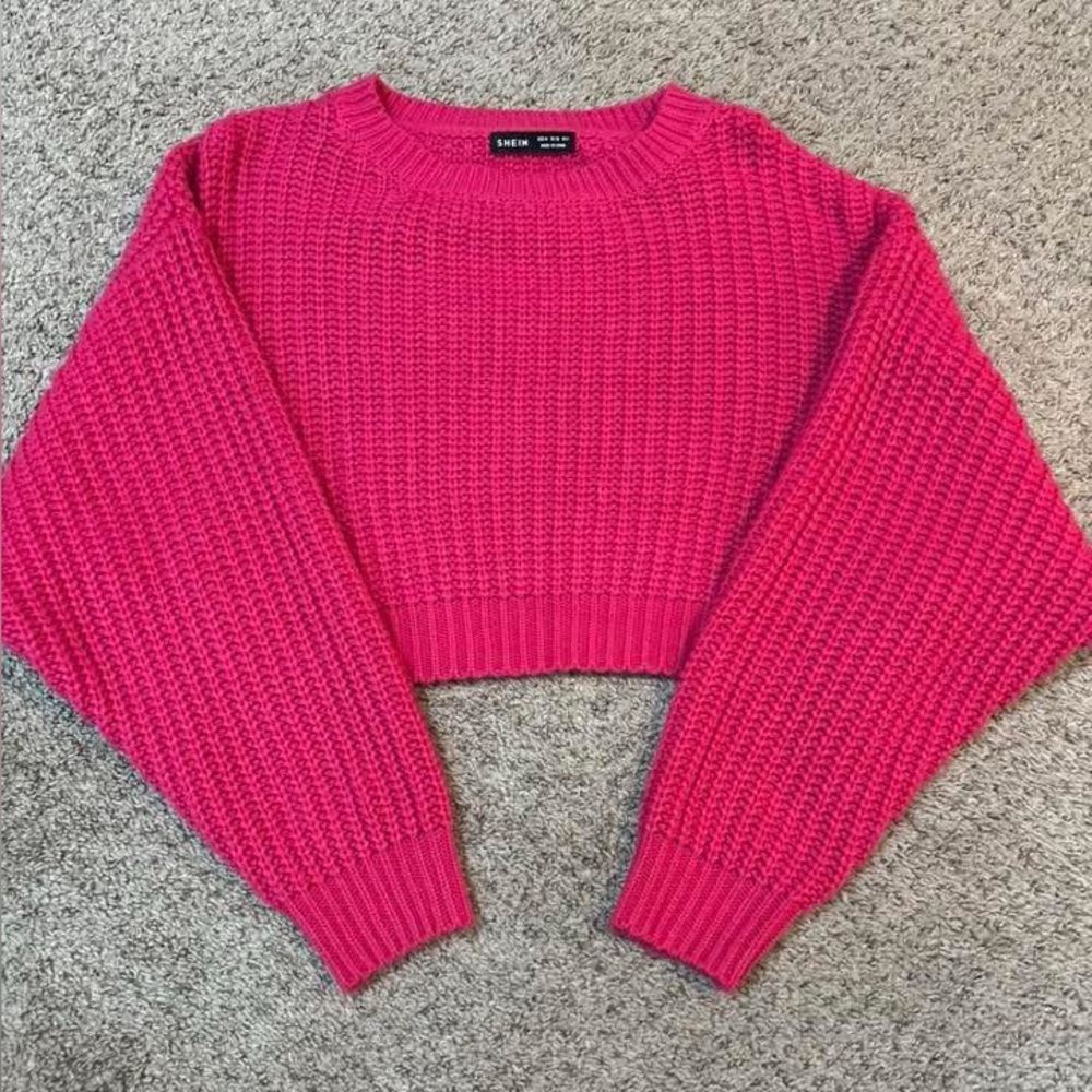 Cropped Chunky Knit Sweater in Hot Pink